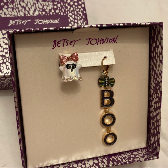 Betsey Johnson Jewelry - NWT Betsey Johnson Mismatch CUTE Ghost-BOO Earring